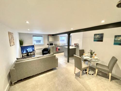 Fantastic convenient 2 Bedroom 2 bathroom Perfect for Stansted Airport 3 minute walk to Bishops Stortford Train Station — 4-Star Luxury Hotel in Bishops Stortford, United Kingdom