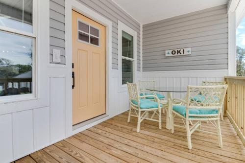 Sunshine and Wine in Oak Island, United States