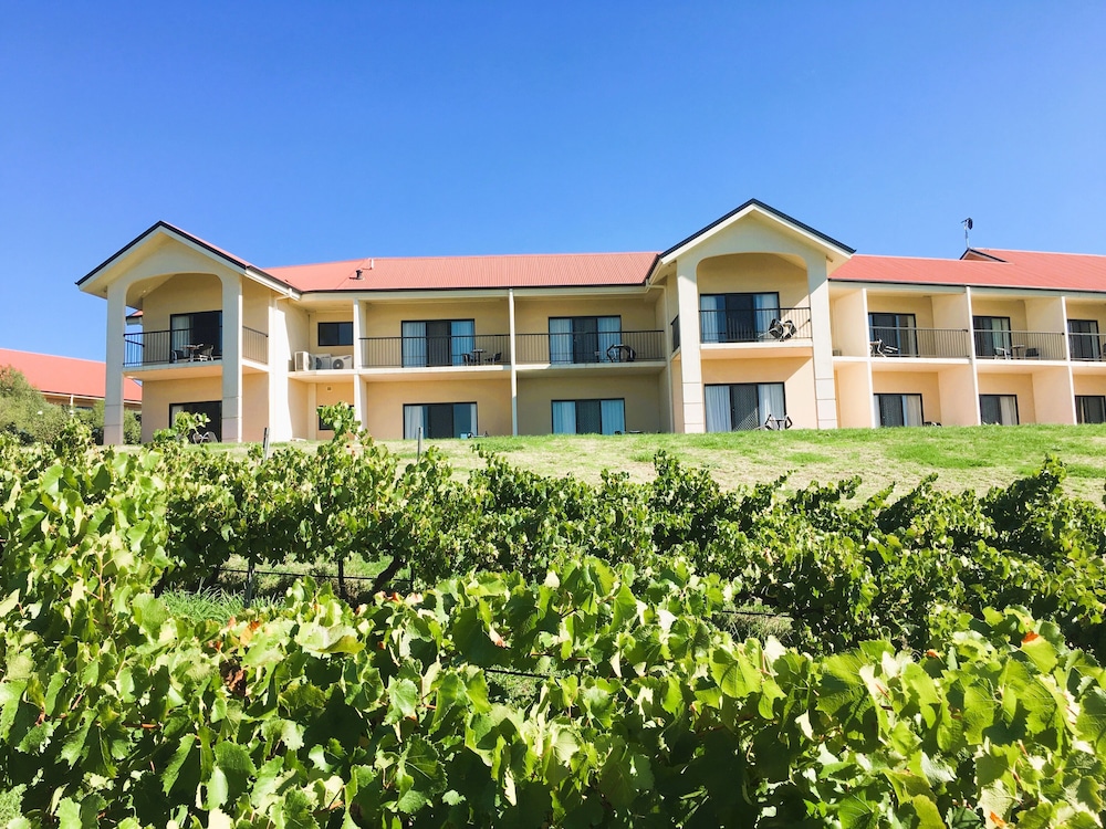 Turners Vineyard - carbon neutral hotel in Orange