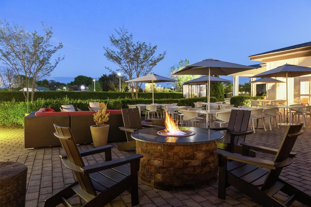 Hilton Garden Inn Riverhead - photo 42