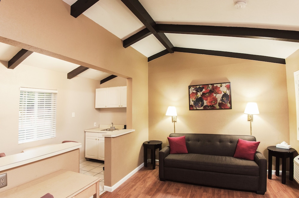 Tri Valley Inn and Suites Pleasanton - photo 16