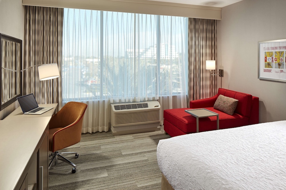 Hampton Inn Long Beach Airport - photo 9