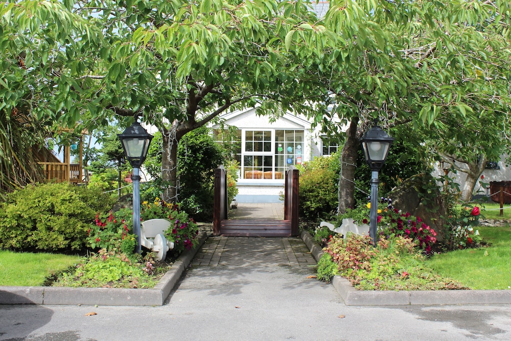 Lake House Hotel — hotel in Donegal