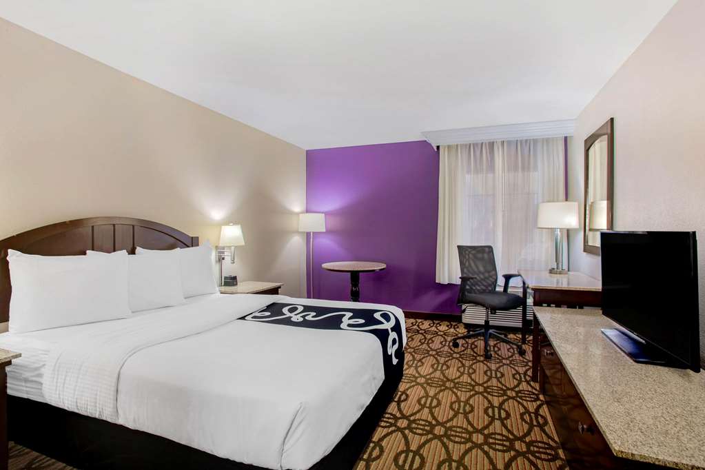 La Quinta Inn & Suites by Wyndham Springfield South - photo 18
