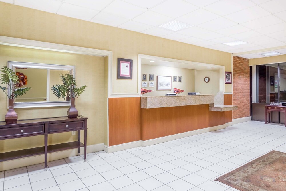 Days Inn Blacksburg Conference Center - photo 3