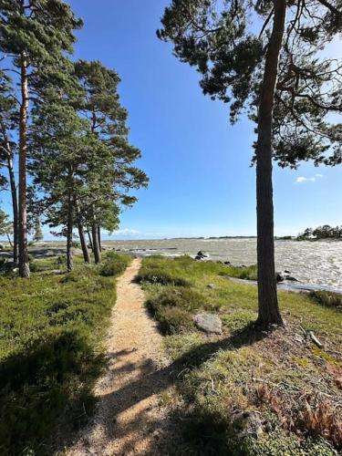 Eget Hus Med Badtunna I Skargardsmiljo in Kristinehamn, Sweden