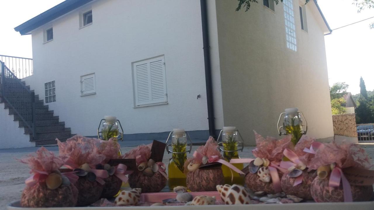 Apartman Zahira in Karlobag, Croatia