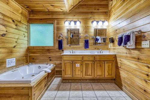 The Circle Of Life Hot Tub Theater Room 560 FREE tickets each paid day - photo 46