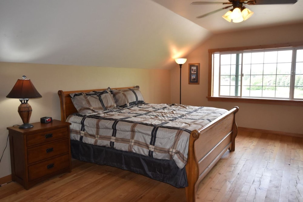 Rr320 - carbon neutral hotel in Columbia Falls