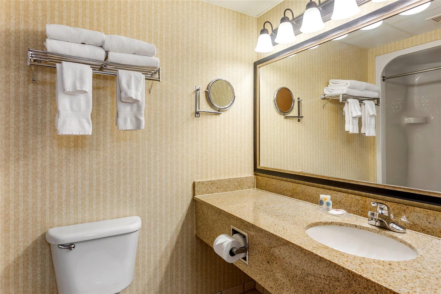 Comfort Inn & Suites Branson Meadows - photo 40
