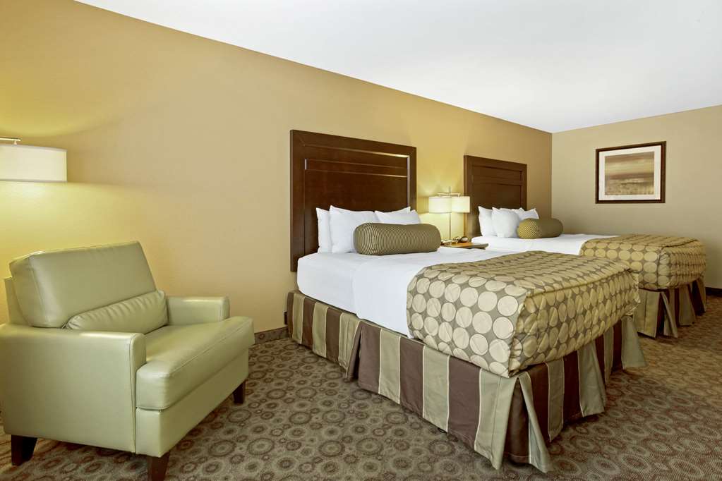 La Quinta Inn & Suites by Wyndham Dickinson - photo 24