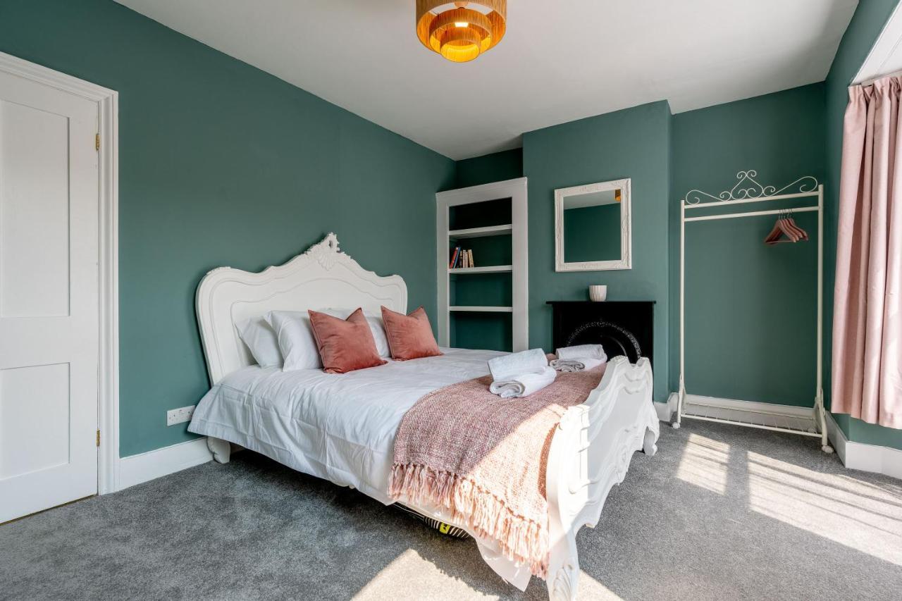 Cosy Blue Shells Cottage 2bedrooms Garden 5mins beach 1min Shell Grotto — 4-Star Luxury Hotel in Margate, United Kingdom