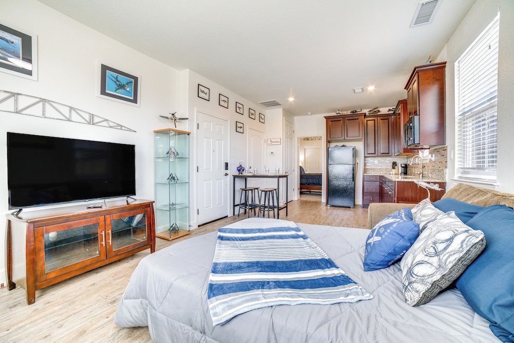 Wwii Aviation themed Apt in Sparks: Near Parks