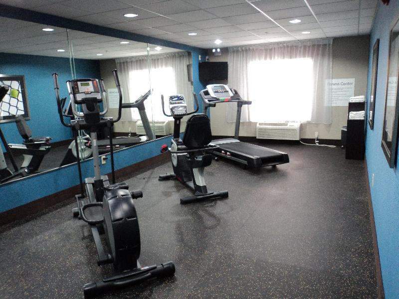 Holiday Inn Express & Suites Roanoke Rapids SE by IHG - photo 47