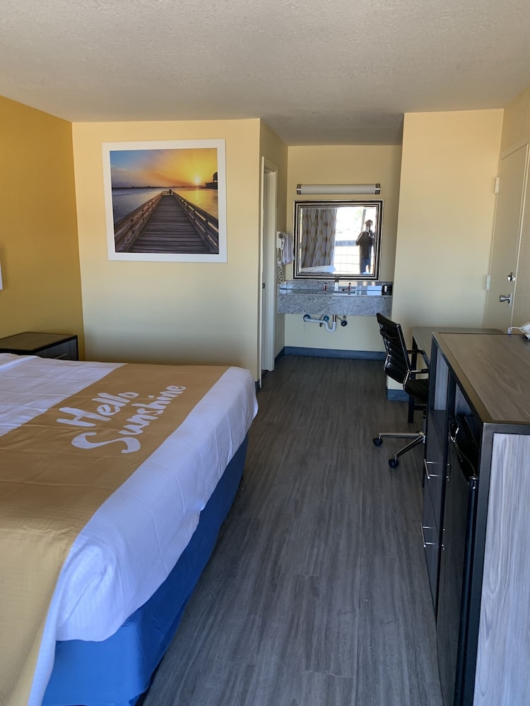 Days Inn by Wyndham Okmulgee - photo 7