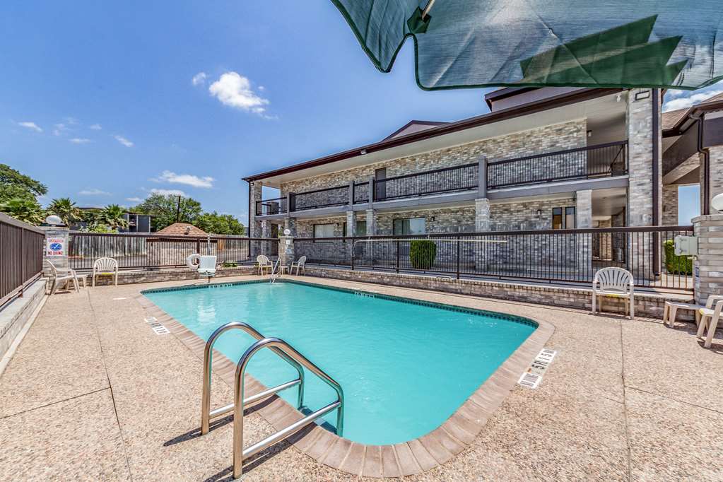 Quality Inn I 10 East near Frost Bank Center - photo 28
