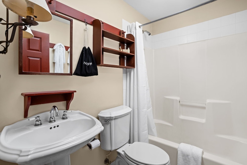 Artists Colony Inn & Restaurant - photo 40