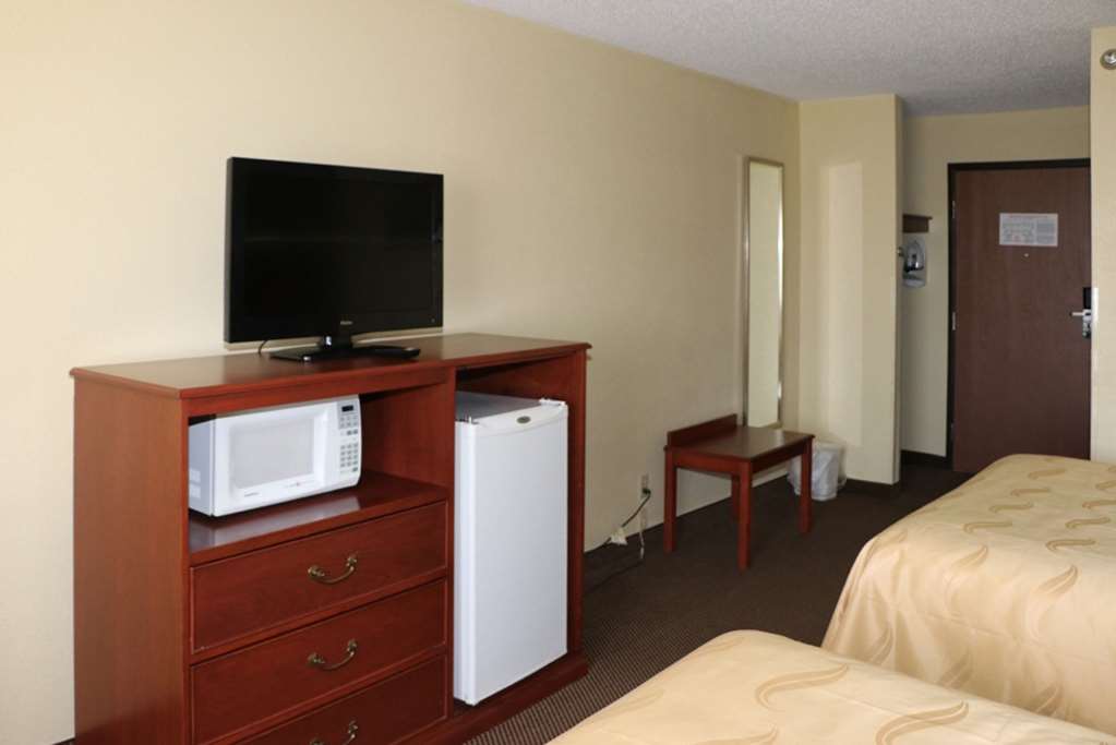 Quality Inn Evansville Eastland Area - photo 9