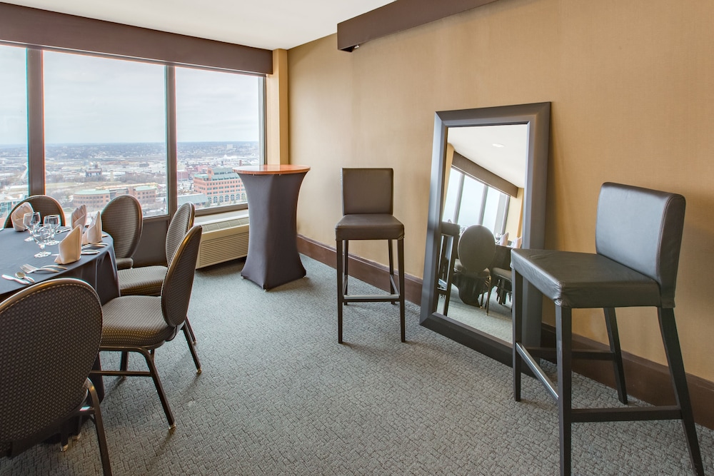 Crowne Plaza Kansas City Downtown by IHG - photo 51