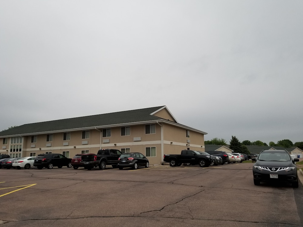 Bilmar Inn & Suites Dell Rapids Near Sioux Falls - photo 200