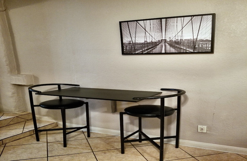 Monterey Inn Hotel - photo 17