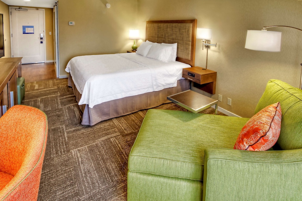 Hampton Inn & Suites Asheville Airport - photo 14