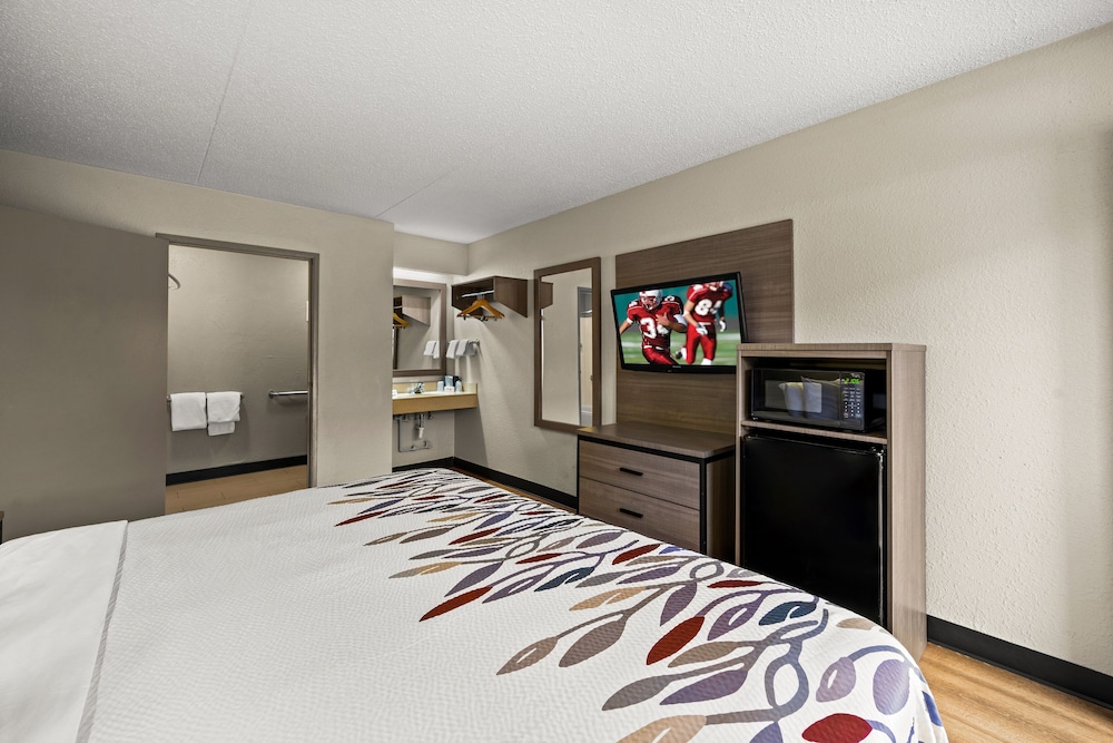 Red Roof Inn Detroit Royal Oak Madison Heights - photo 12