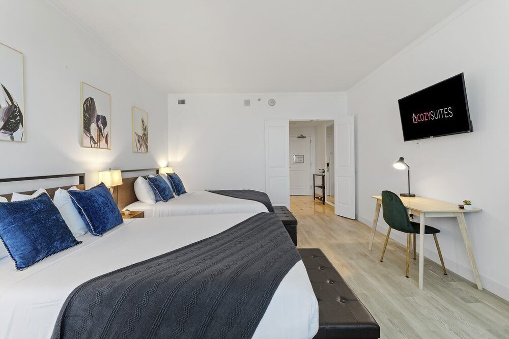 Beachfront Double Queen Hotel CozySuite - photo 2