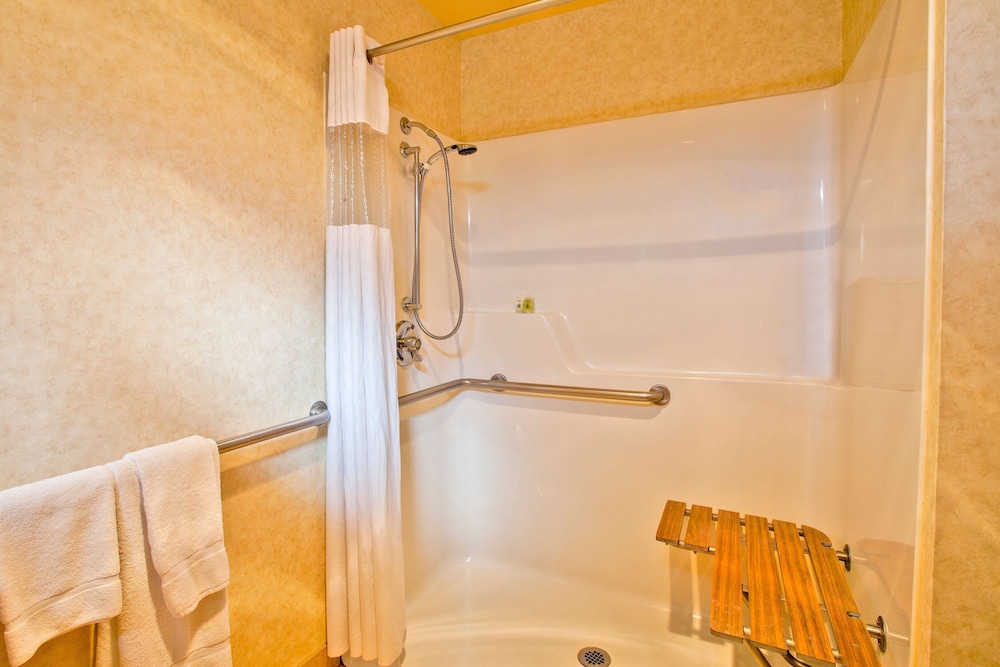 Cousins Country Inn - photo 35