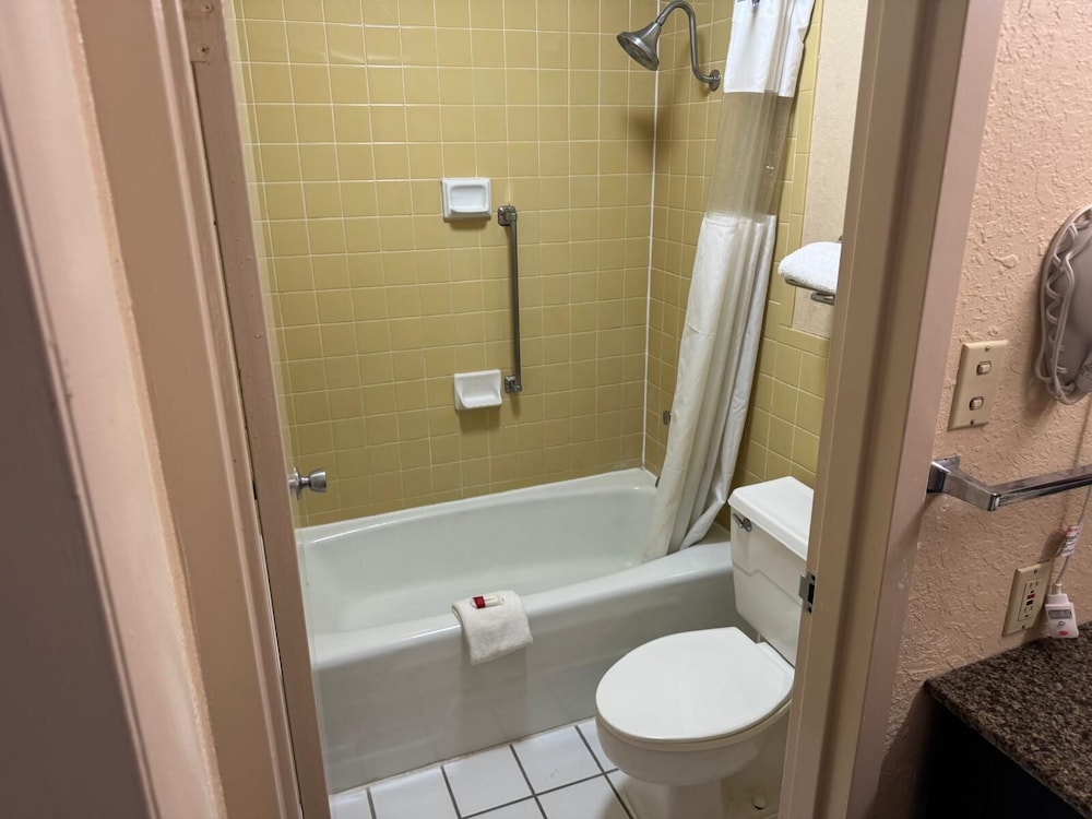 OYO Hotel Harriman near I 40 - photo 23