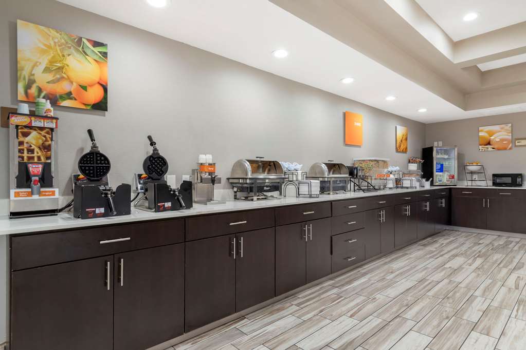 Comfort Inn and Suites Near Medical Center - photo 26