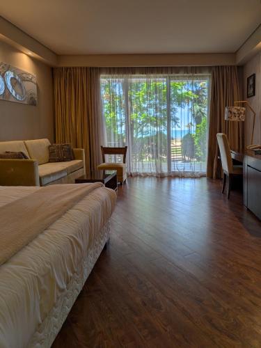 Dreamland Oasis Sea View Studio with Garden
