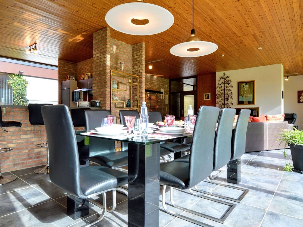 Luxury Villa with Swimming Pool near F1 Circuit — 4-Star Luxury Hotel in Stavelot, Belgium