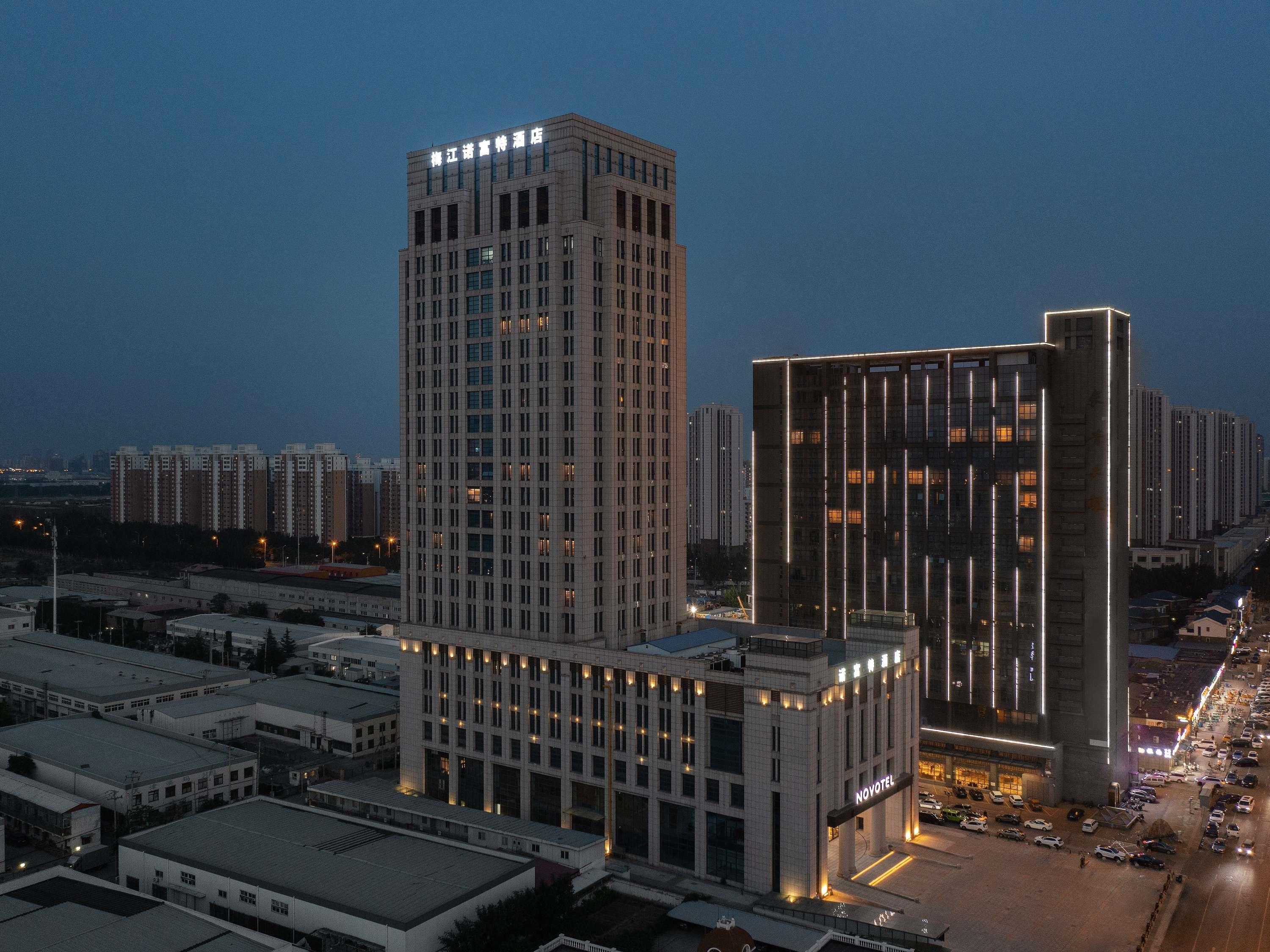 Novotel Tianjin Meijiang — 4-Star Luxury Hotel in Tianjin, People's Republic of China