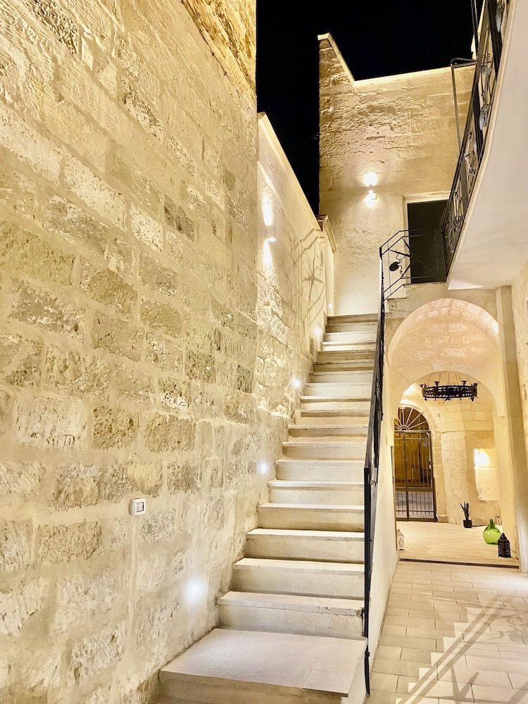 Palazzo Storico Riccardi Rollo — 4-Star Luxury Hotel in San Cesario Di Lecce, Italy