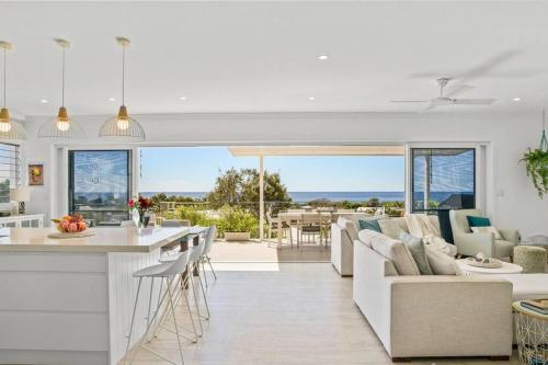 Coastal Beachfront Retreat Pre Easter Special Take a break and enjoy your own ‘Endless Summer’ — carbon neutral stay, Forster