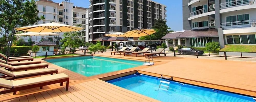 The Leisure Hotel — hotel in Bang Sao Thong