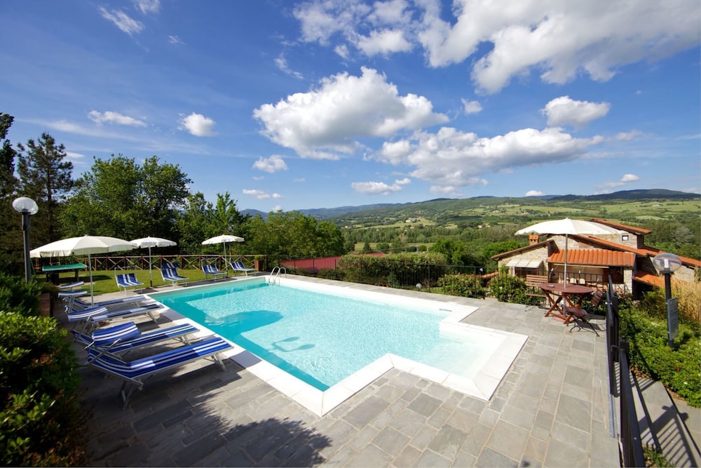 Wonderful private villa for 10 people with private pool WIFI TV terrace pets allowed and par... — 4-Star Luxury Hotel in Castel San Niccolo, Italy