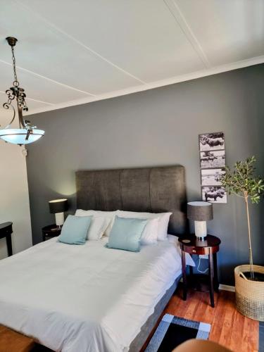 Sonskyn Hof Guest House Gastehuis — 4-Star Luxury Hotel in Jan Kempdorp, South Africa