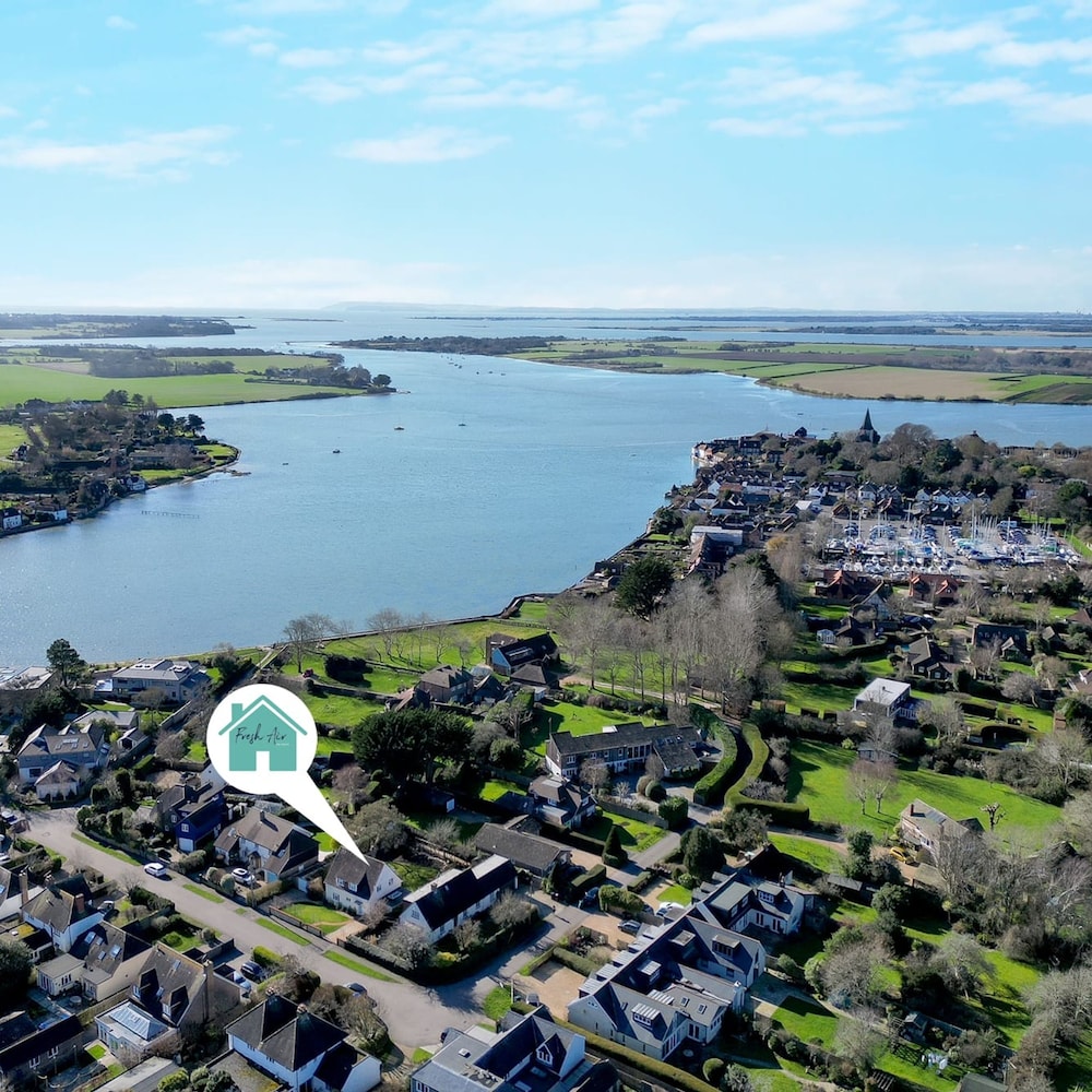 Newly Renovated Cottage 150m from Waterfront — 4-Star Luxury Hotel in Bosham, United Kingdom