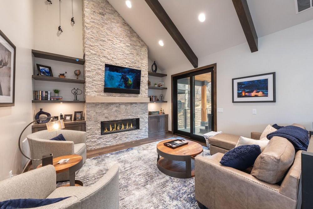 DV Loop Old Town Home by Luxury Mountain Destinations — 4-Star Luxury Hotel in Bridgeport, United States
