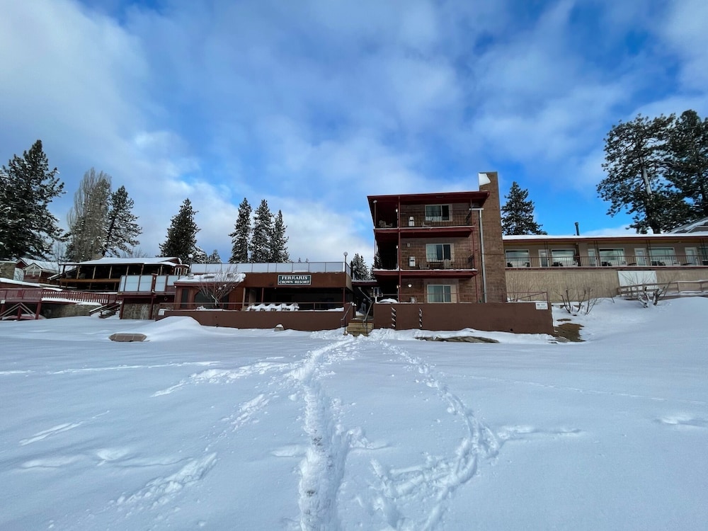 Crown Motel and Family Resort - photo 123
