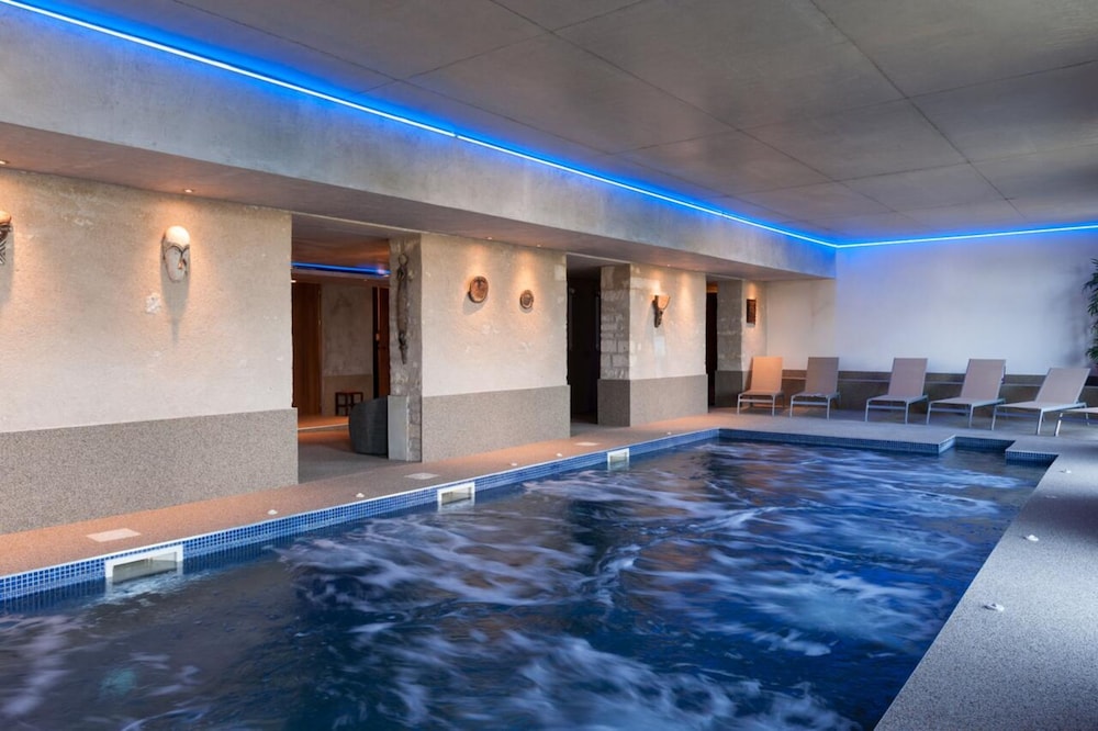Hotel The Originals Domaine Du Normandoux — Terce