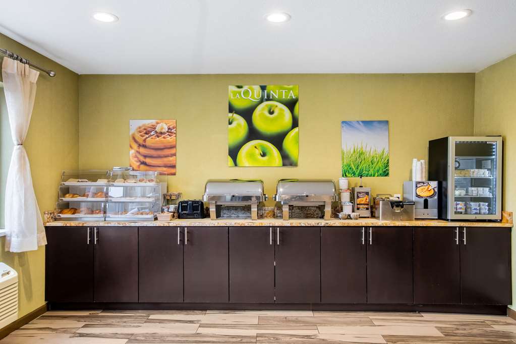 La Quinta Inn & Suites by Wyndham Emporia - photo 30
