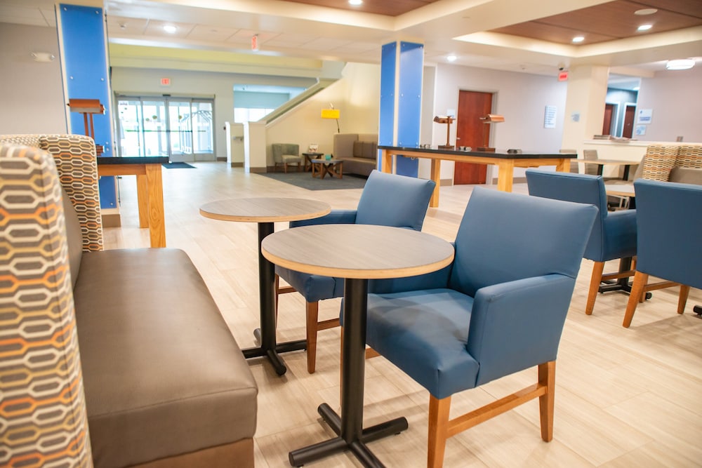 Holiday Inn Express & Suites Winona by IHG - photo 25