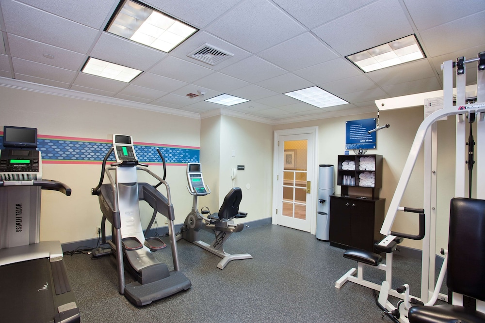 Hampton Inn & Suites Stamford - photo 28