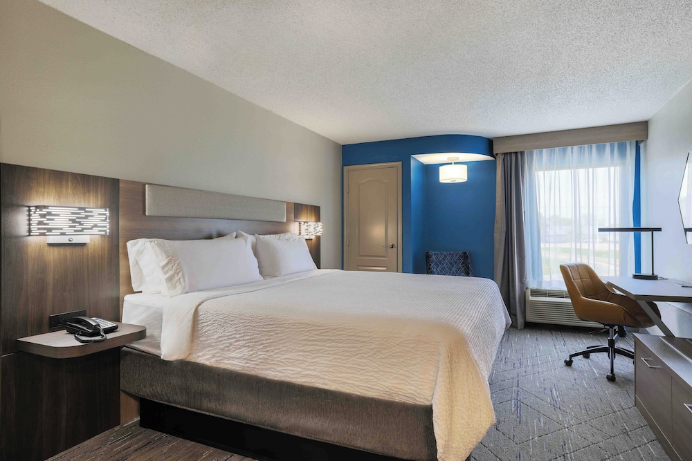 Holiday Inn Express Burlington by IHG - photo 18