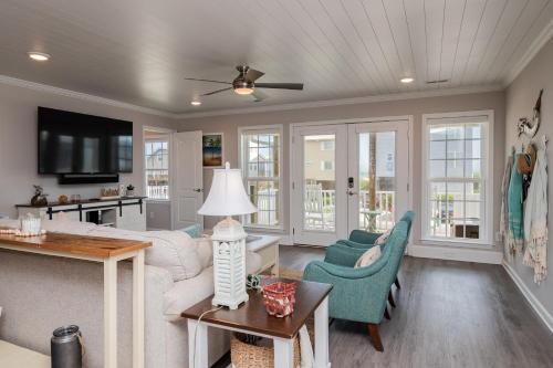 Mermaid Manor by Oak Island Accommodations - photo 42