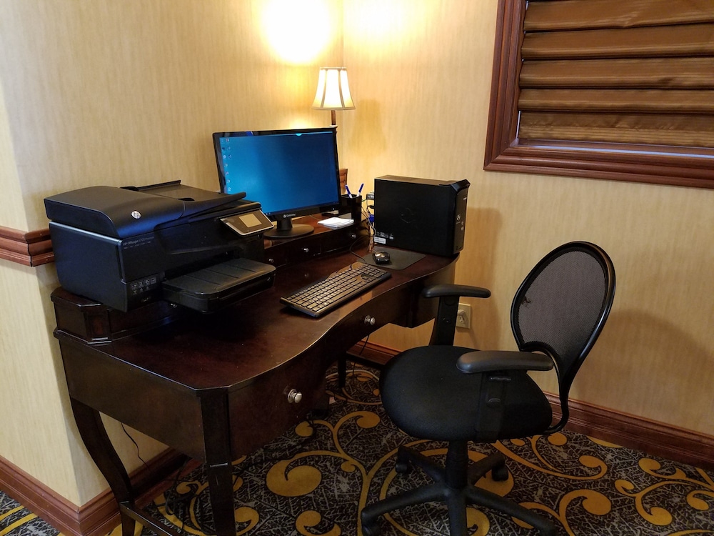 Holiday Inn Express Deforest - photo 22
