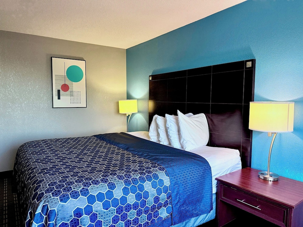 Economy Inn & Suites Cedar Rapids - photo 12